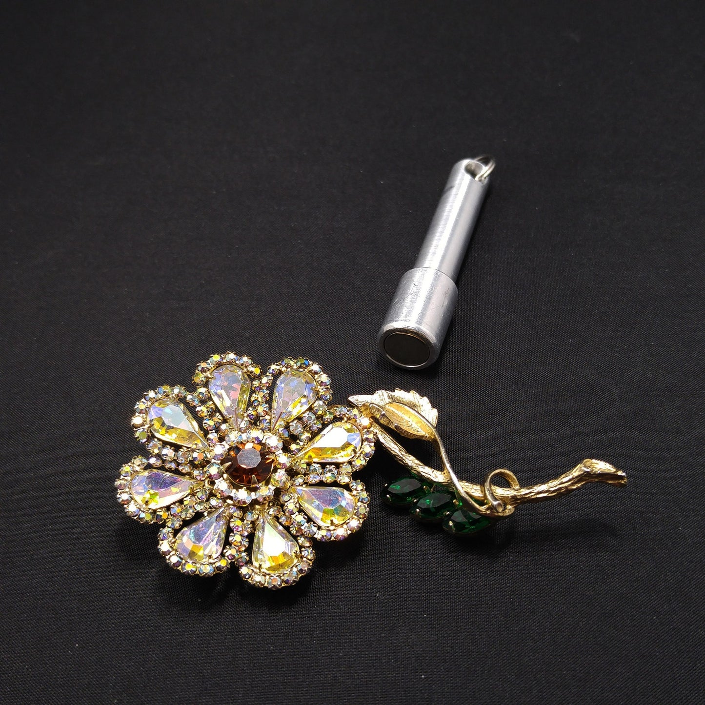 Weiss 1960s Aurora Borealis Rhinestone Flower Brooch with Green Leaves – Gold Plated