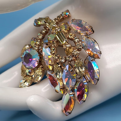 Weiss 1950s Aurora Borealis Rhinestone Leaf Brooch – Gold Tone Mid-Century Design