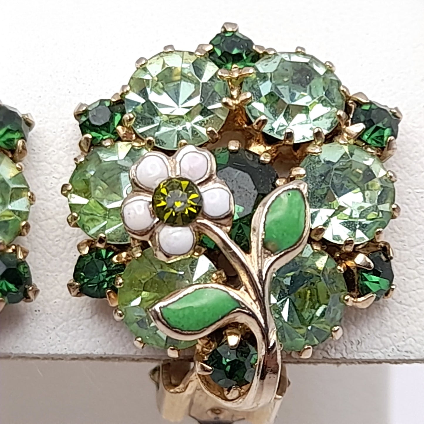 Vintage Weiss Green Rhinestones Floral Clip Earrings, 1960s