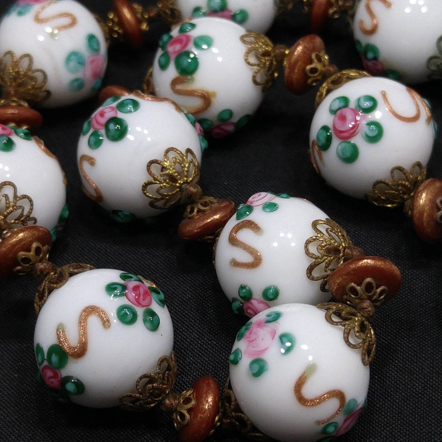 White Floral Lampwork Beaded Necklace, Hand Blown Glass, 1960s Vintage Jewelry