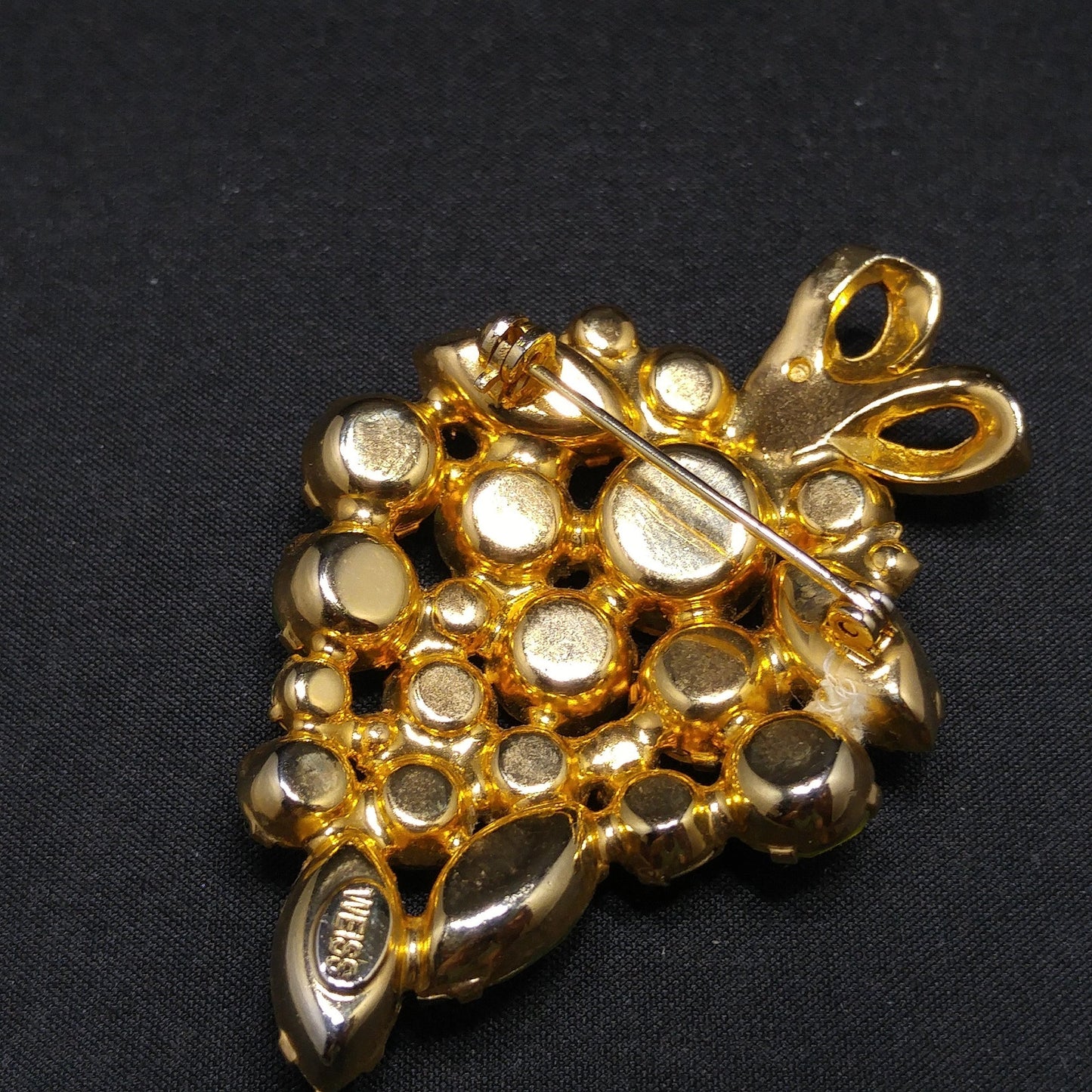 Weiss Peridot Green Rhinestone Bow Brooch – 1950s Uranium Glass Vintage Jewelry