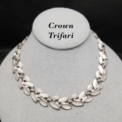 Crown Trifari Leaves Necklace, Rhodium Plated, 1960s Vintage Jewelry