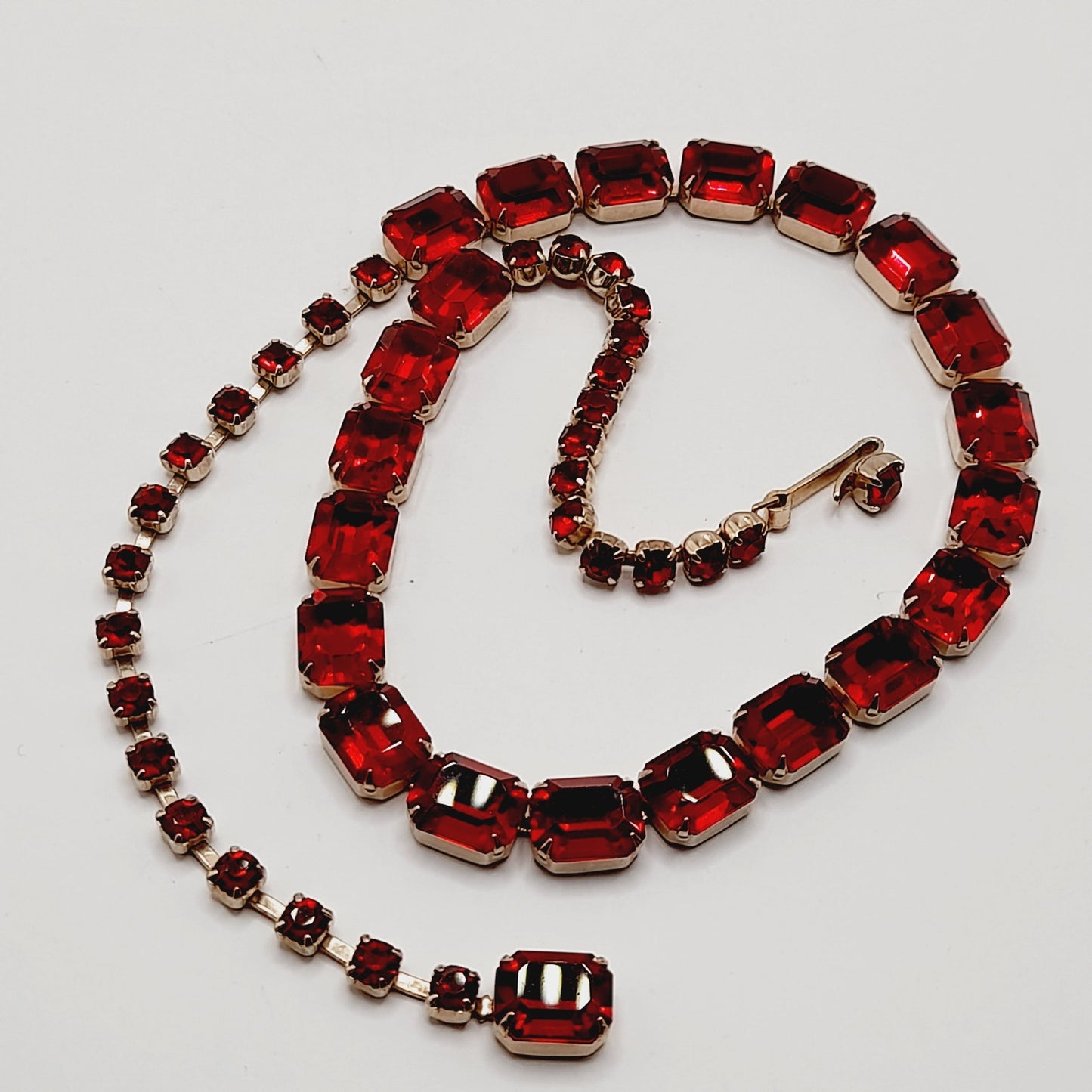 WEISS Vintage Red Rhinestone Choker Necklace – Gold Plated Holiday Statement Jewelry