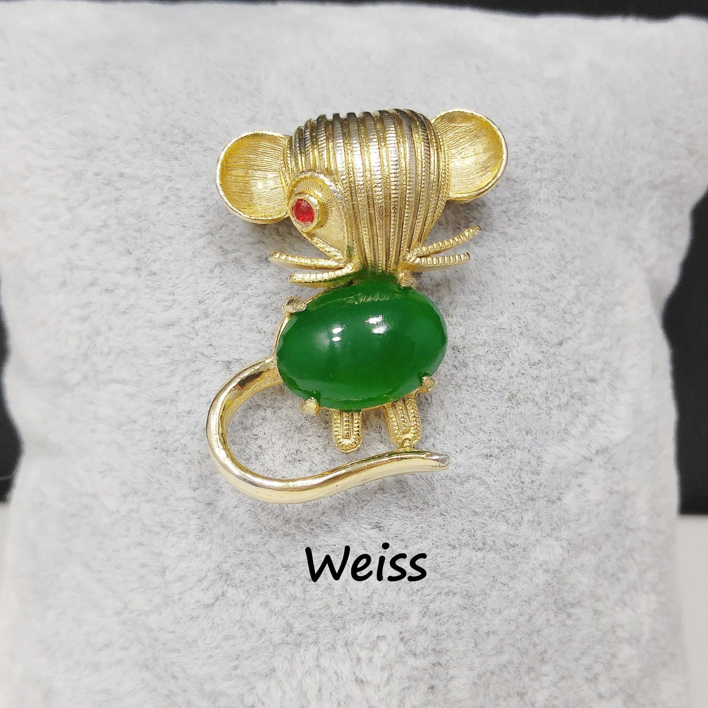 Weiss Figural Mouse Brooch with Red Rhinestone Eye and Green Lucite Belly – 1950s Gold Tone