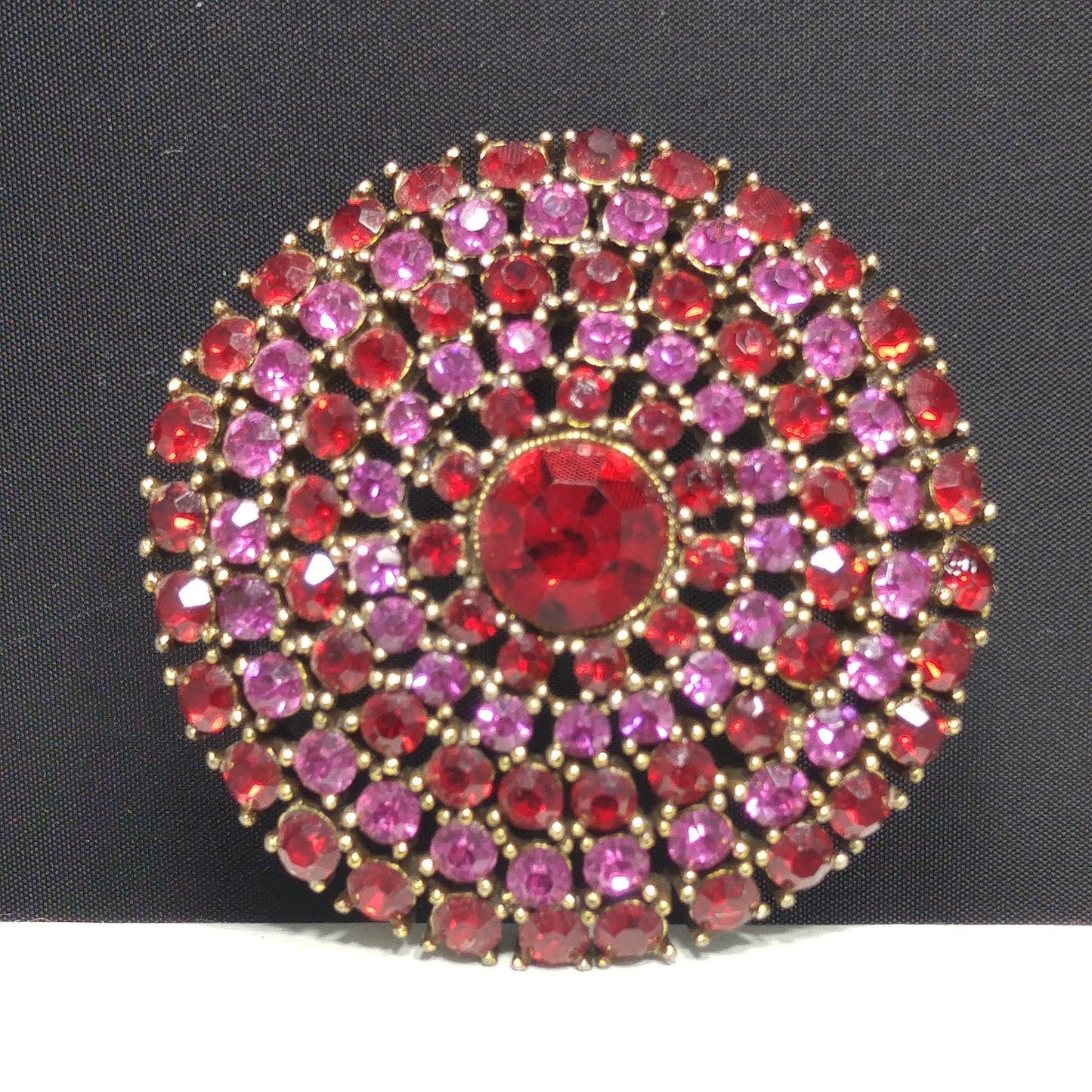Vintage Weiss Red Pink Rhinestone Round Brooch, Gold Plated, 1950s