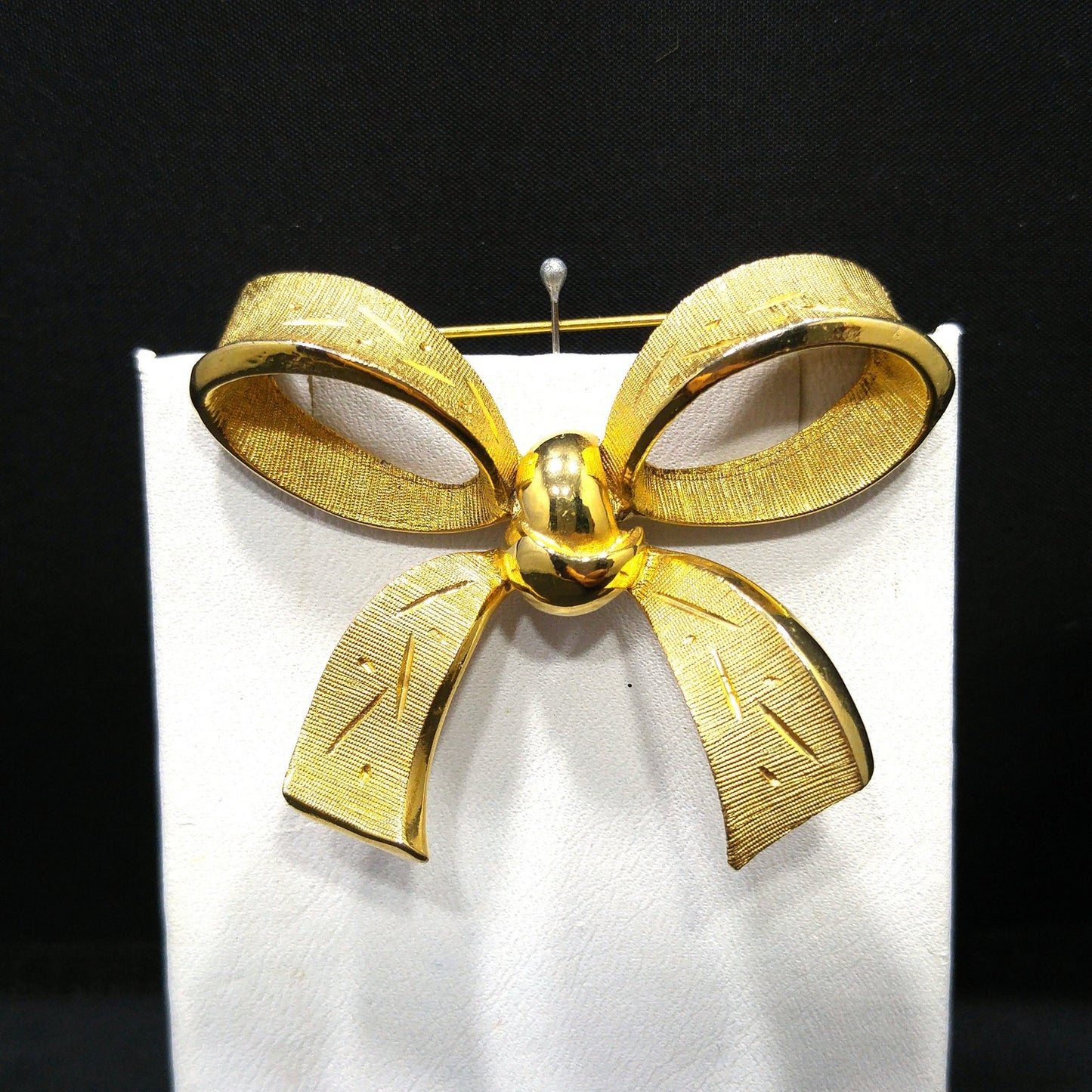 Kramer Gold Plated Bow Brooch, Textured Articulated Sash, 1950s Vintage Jewelry