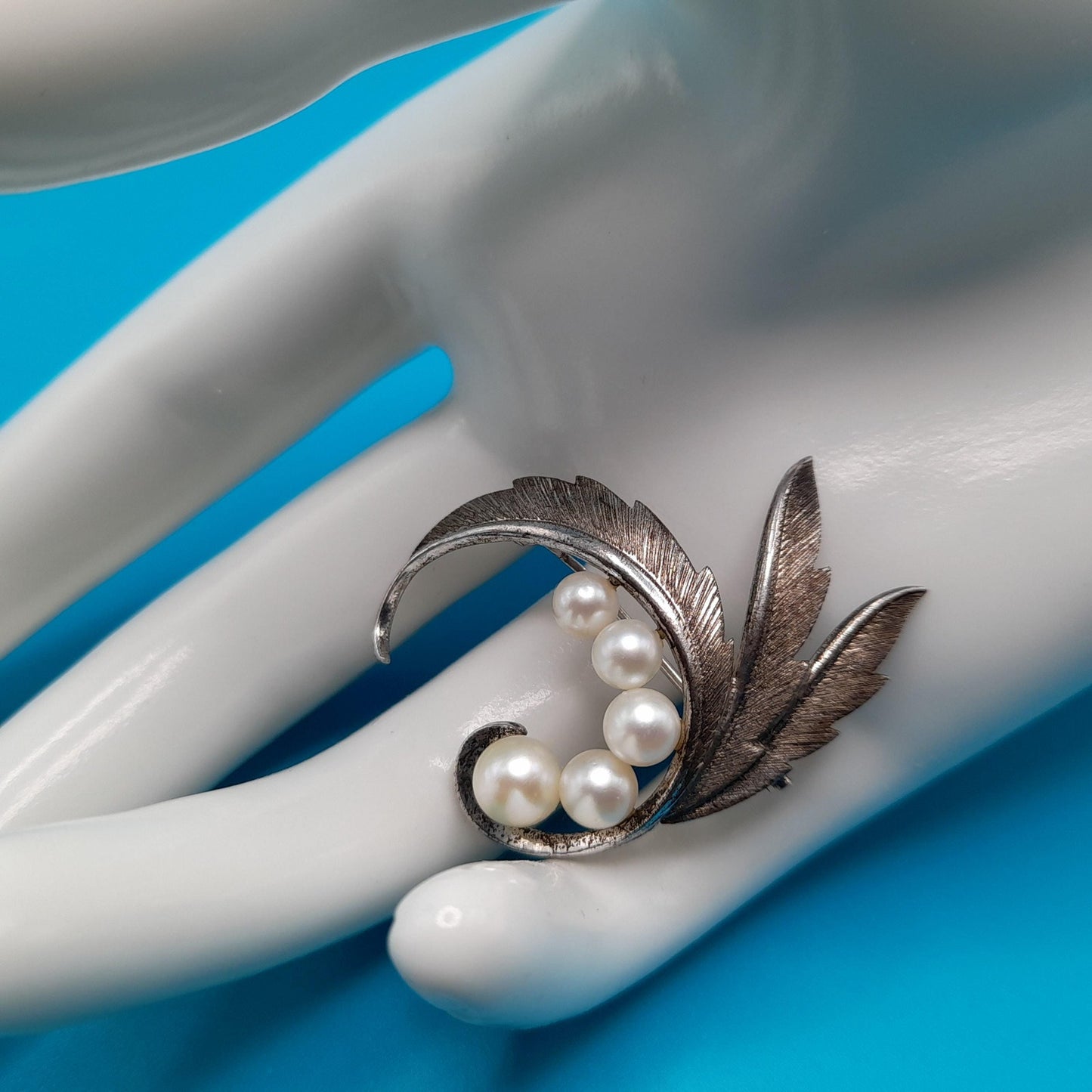 Vintage Mikimoto Akoya Sterling Pearl Brooch, Leaves Accents, 1950s Vintage Jewelry
