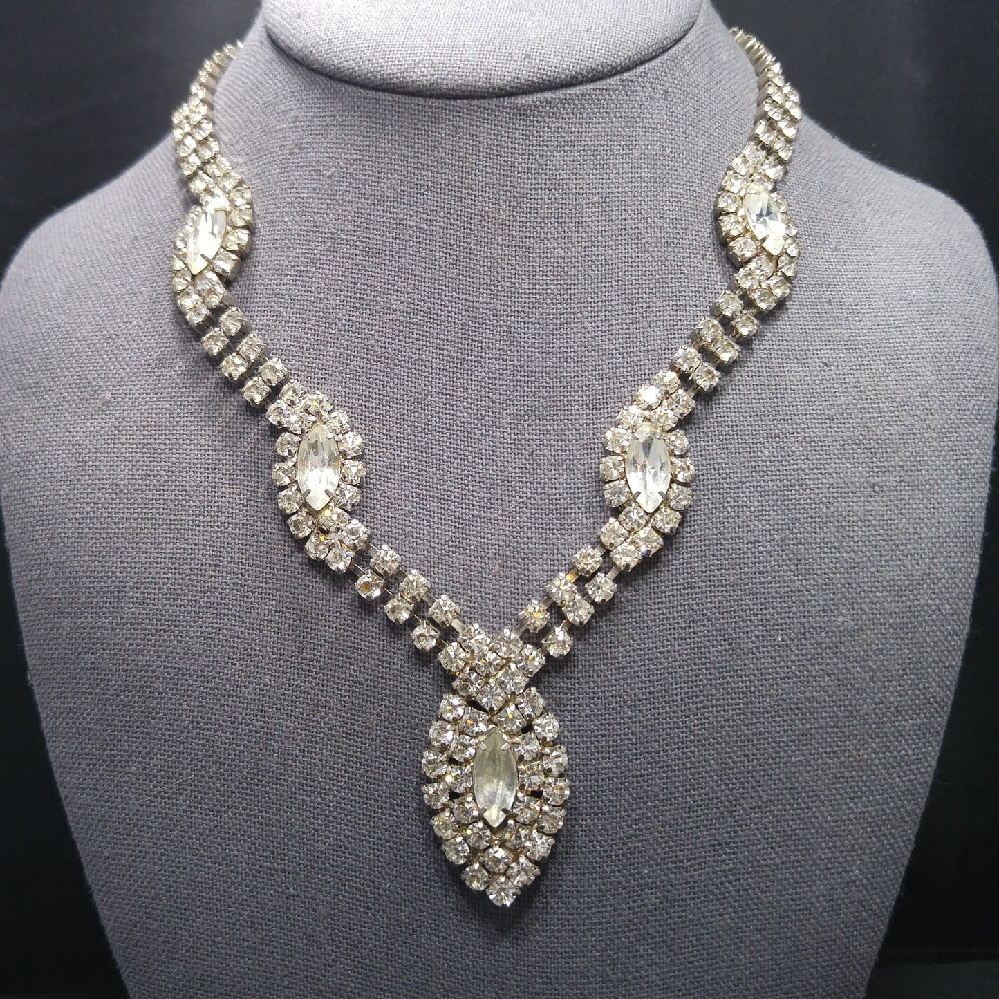 Mid-Century Clear Rhinestone Oval Pendant Necklace, Wedding Necklace, 1950s Vintage Jewelry