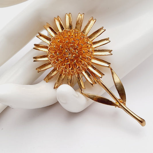Vintage 1970s Gold Tone Daisy Floral 3 Inch Brooch