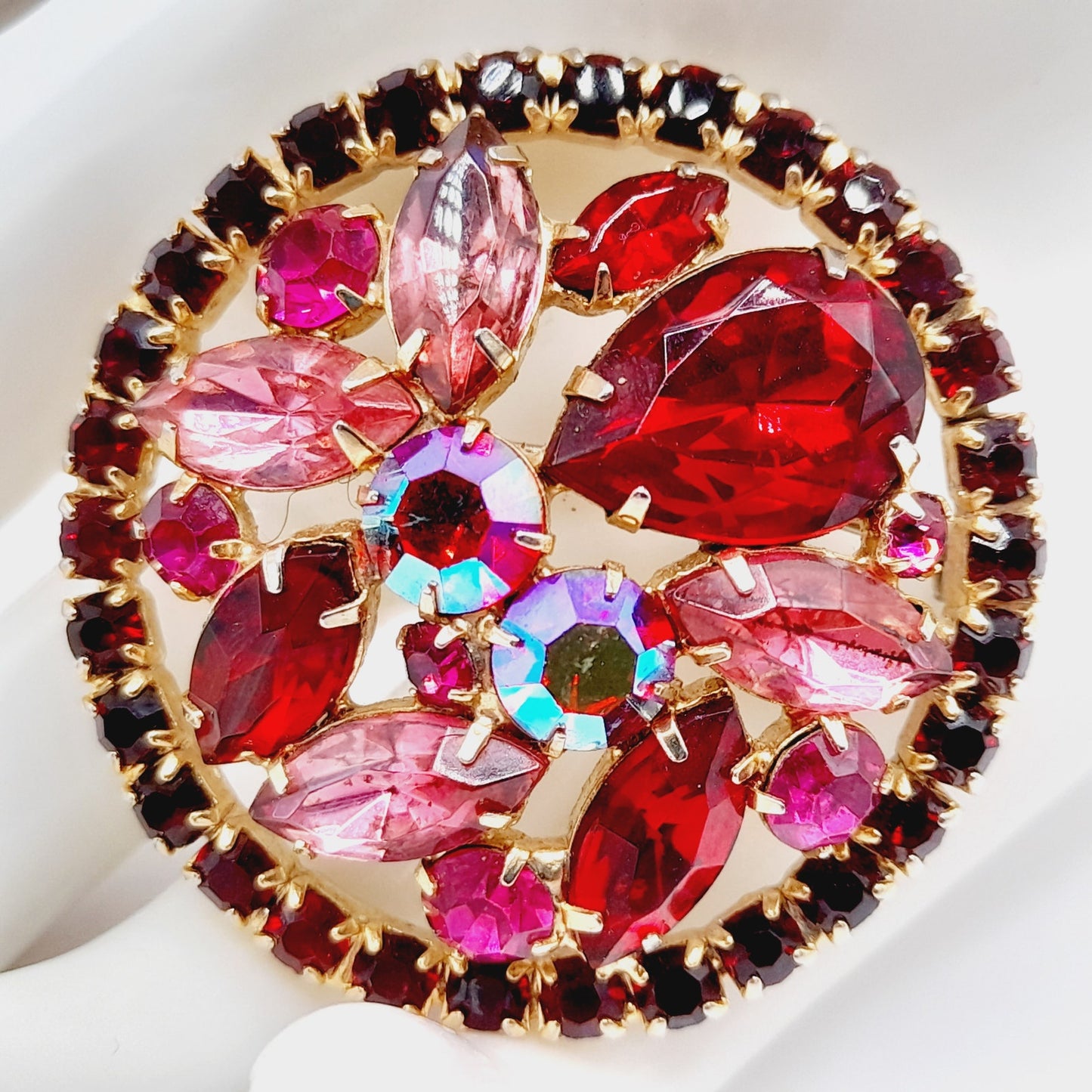 WEISS Red & Pink Rhinestone Round Vintage Brooch – Gold Plated 1960s