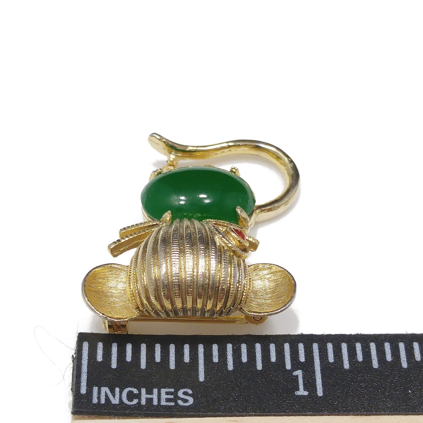 Weiss Figural Mouse Brooch with Red Rhinestone Eye and Green Lucite Belly – 1950s Gold Tone
