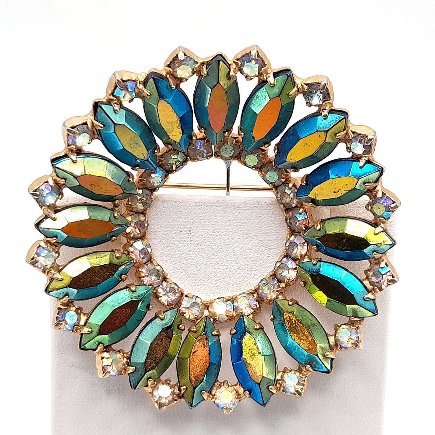 Weiss 1950s Iridescent Green Blue Gold Fire Polished Rhinestone Wreath Brooch – Signed