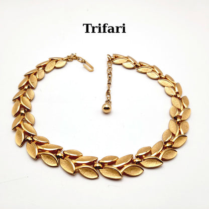 Vintage Trifari Gold Plated Leaves Choker Necklace