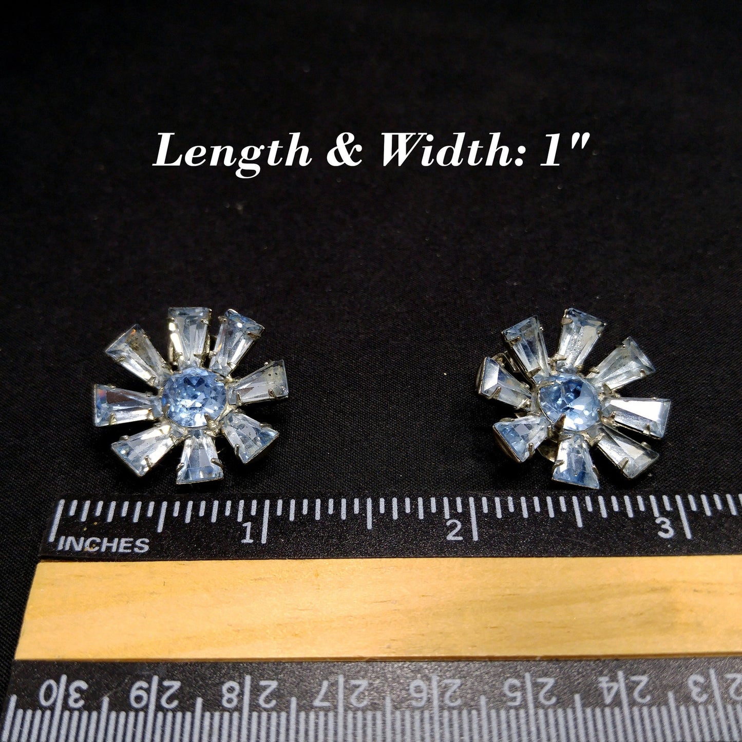 Vintage 1950s Weiss Light Blue Rhinestone Clip Earrings Rhodium Floral Design