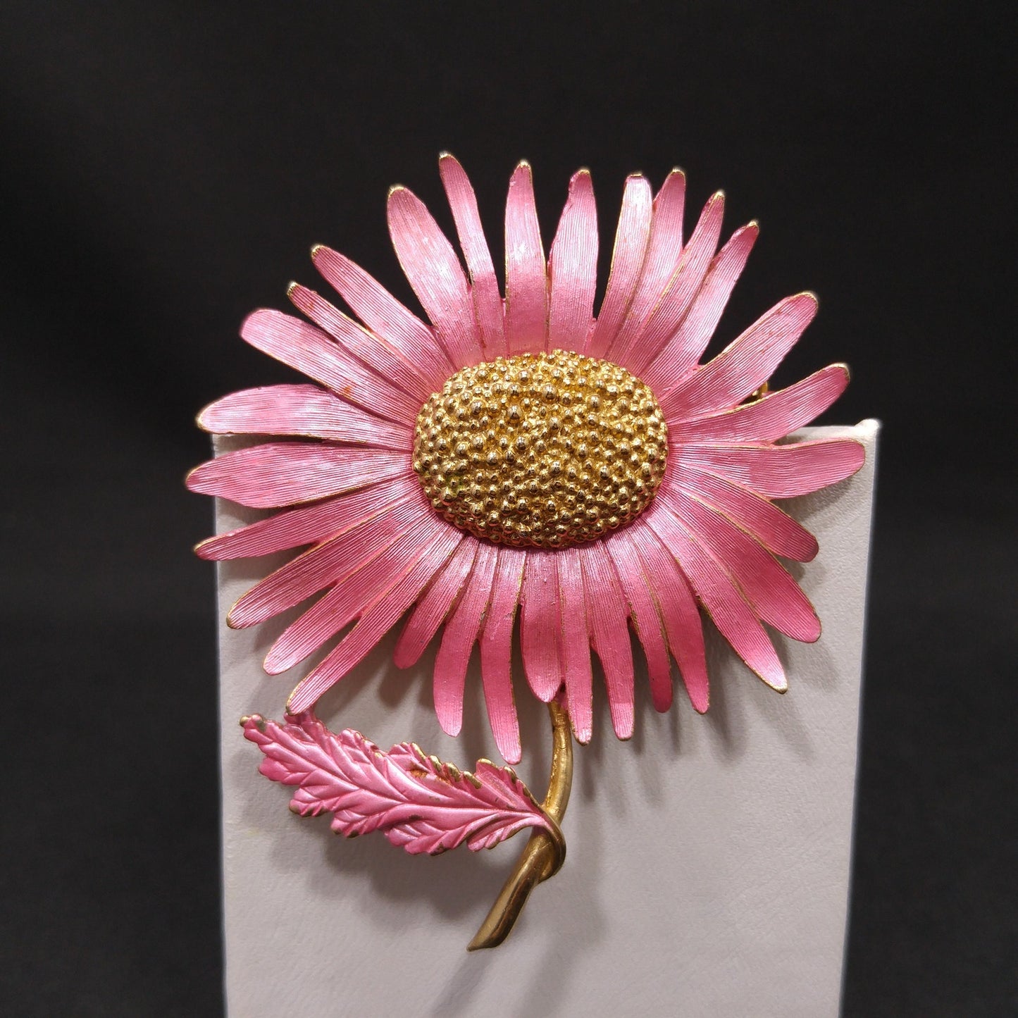 Pastelli Pink Gold Enamel Daisy Brooch, Royal of Pittsburgh, 1960s Vintage Jewelry