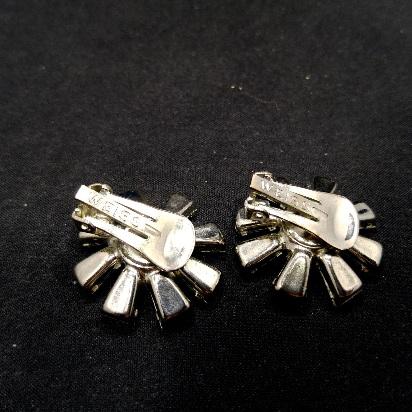 Vintage 1950s Weiss Light Blue Rhinestone Clip Earrings Rhodium Floral Design