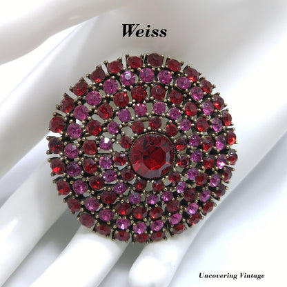 Vintage Weiss Red Pink Rhinestone Round Brooch, Gold Plated, 1950s