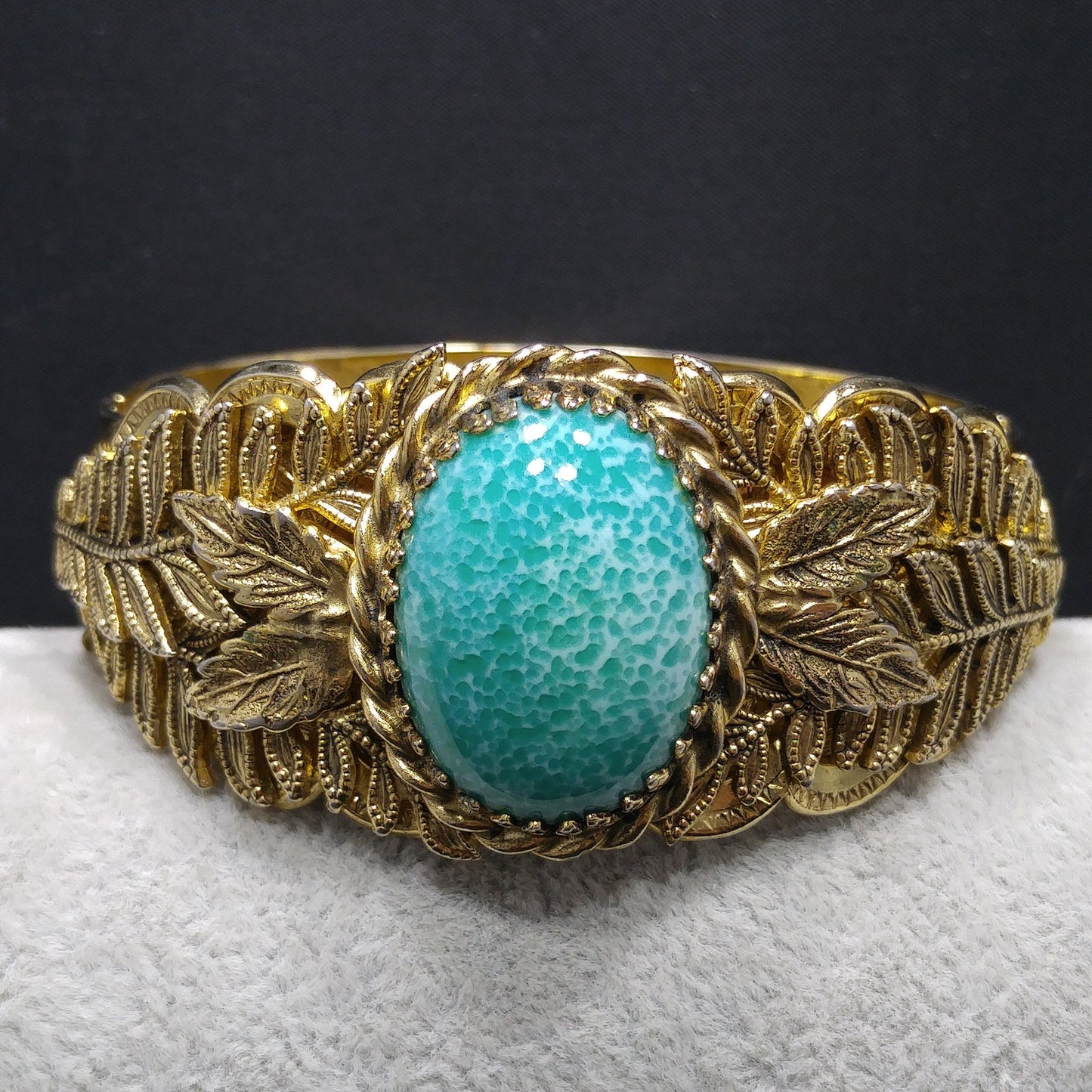 Whiting & Davis Gold Tone Cuff Bracelet Peking Glass Cabochon Leaves Vintage