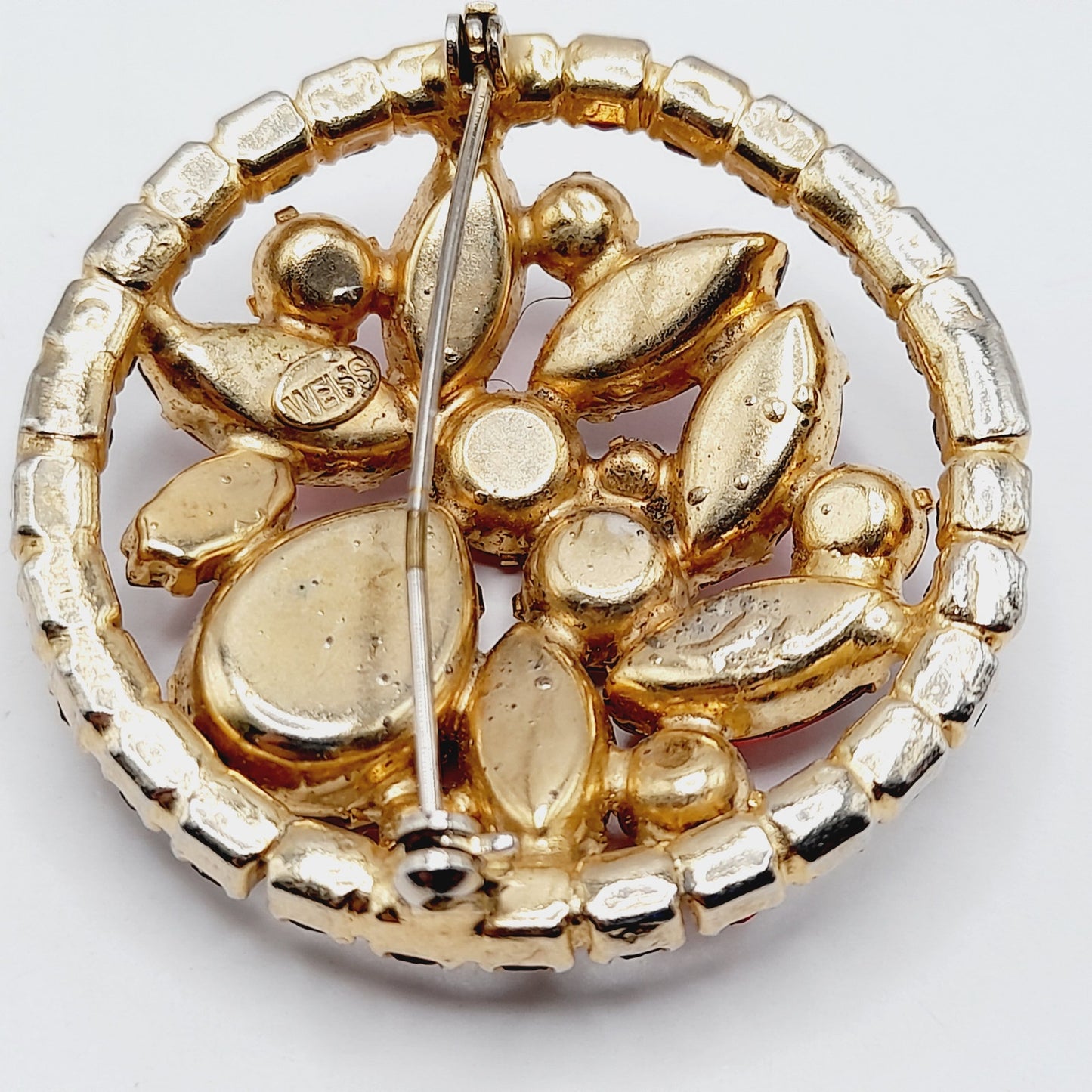 WEISS Red & Pink Rhinestone Round Vintage Brooch – Gold Plated 1960s