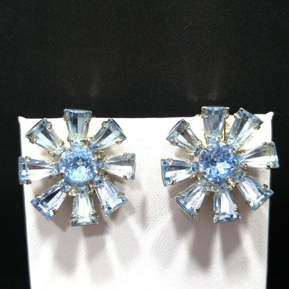 Vintage 1950s Weiss Light Blue Rhinestone Clip Earrings Rhodium Floral Design