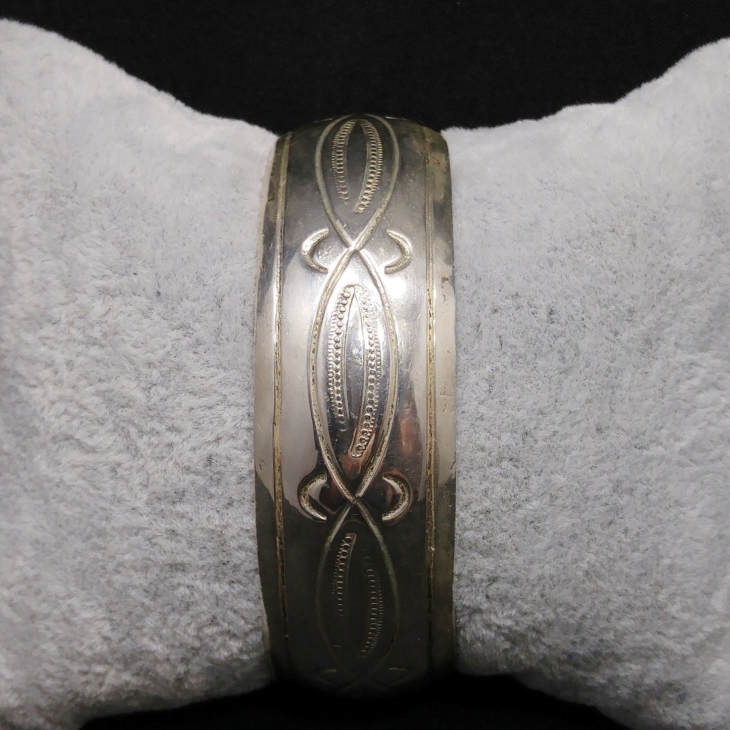 Vintage Navajo Sterling Silver Cuff Bracelet HB Hand Engraved Leaf Design