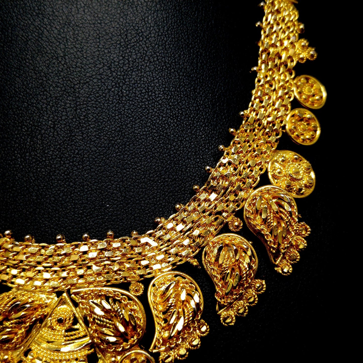 Vintage Heavily Gold Plated Necklace, 3D Cut Hand Crafted, Vintage Jewelry