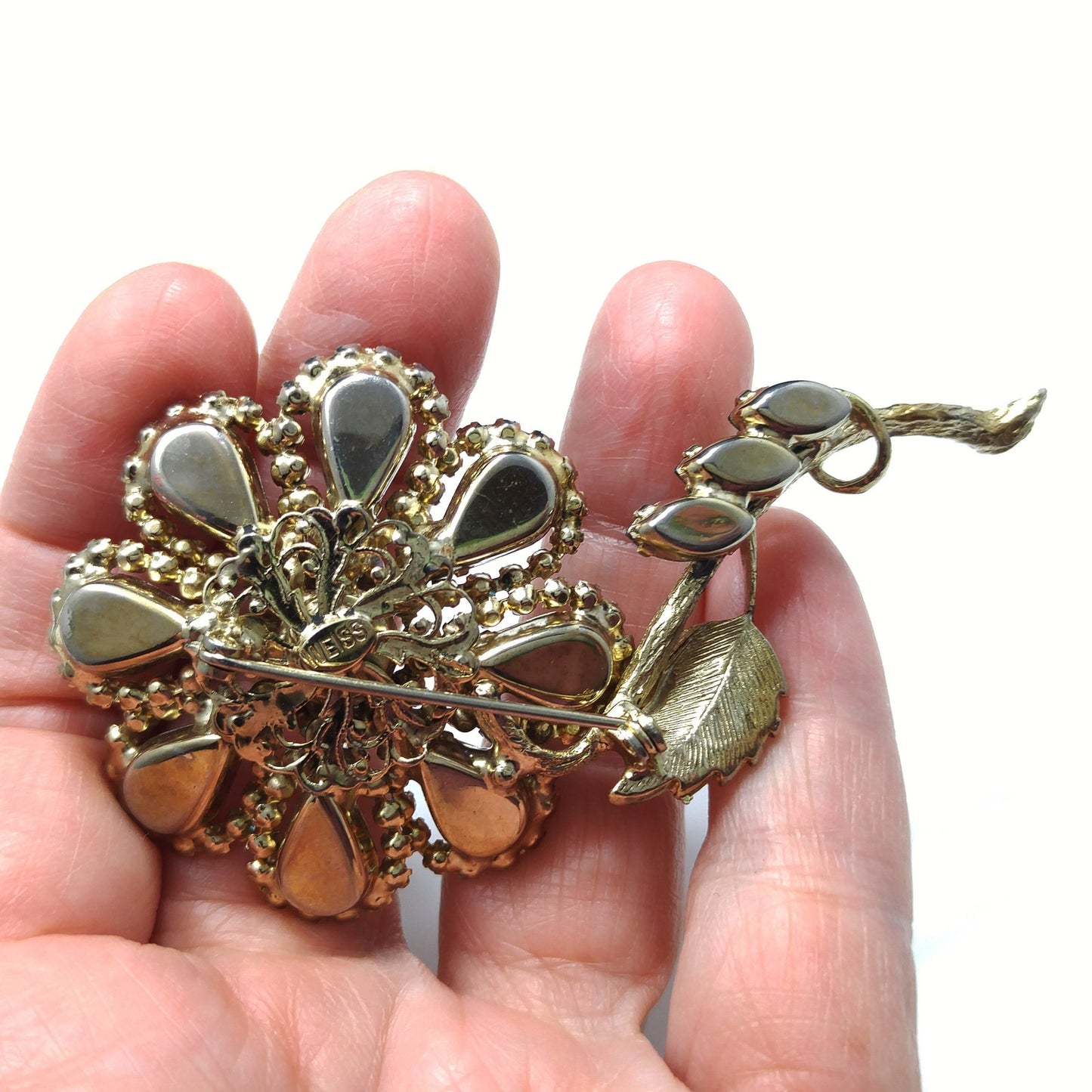 Weiss 1960s Aurora Borealis Rhinestone Flower Brooch with Green Leaves – Gold Plated