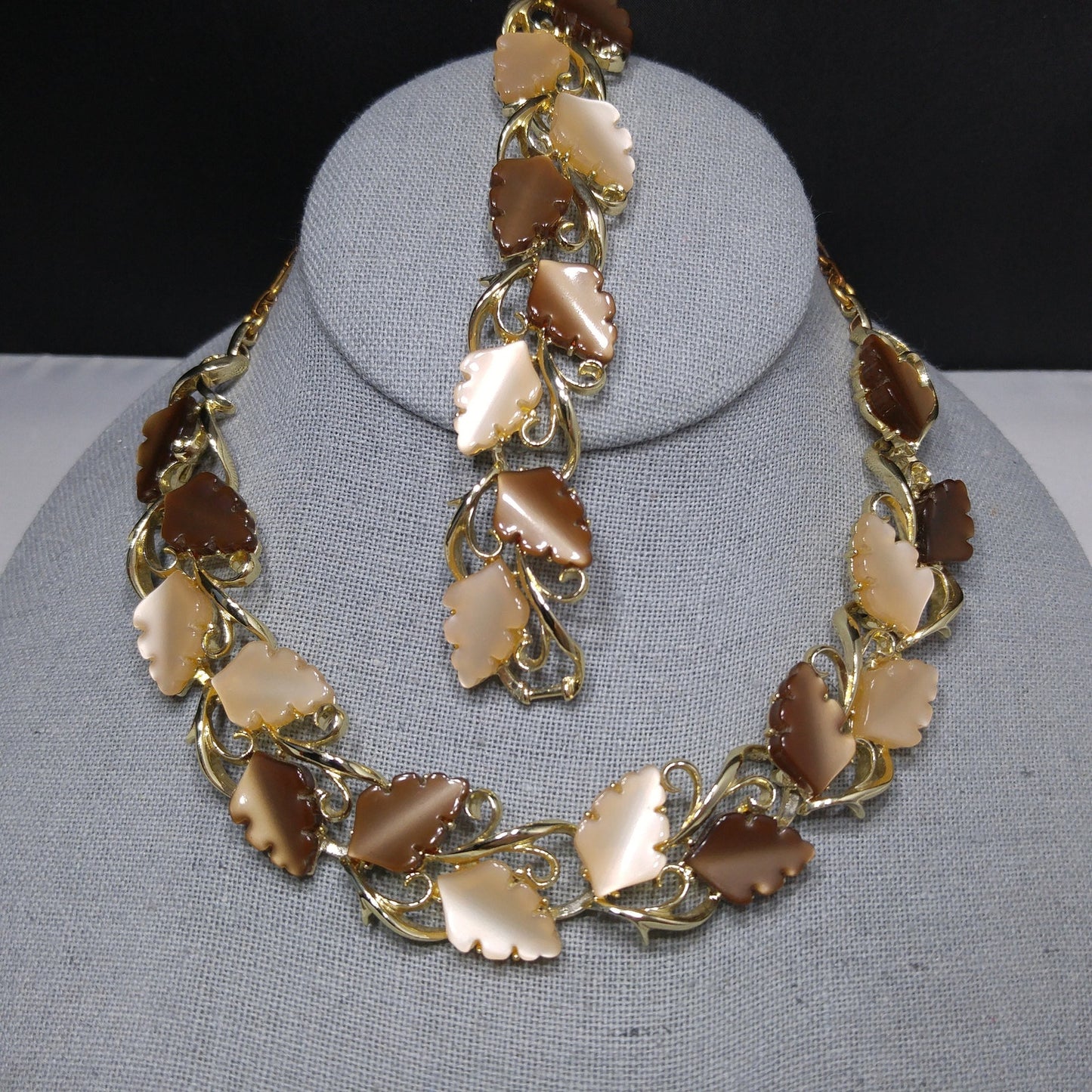 Mid-Century Beige Brown Moonglow Leaves Necklace Bracelet Set, Lucite Jewelry, 1950s Vintage Jewelry