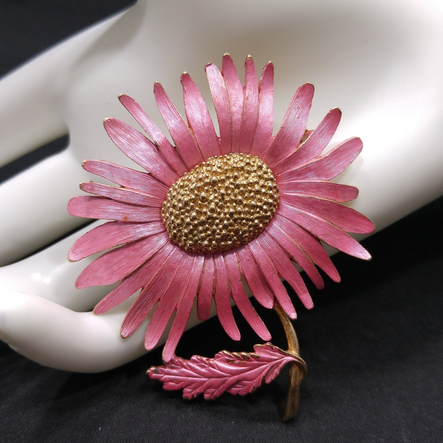 Pastelli Pink Gold Enamel Daisy Brooch, Royal of Pittsburgh, 1960s Vintage Jewelry