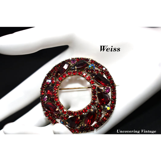Weiss 1950s Red Rhinestone Wreath Brooch – Domed Gold Tone Holiday Statement