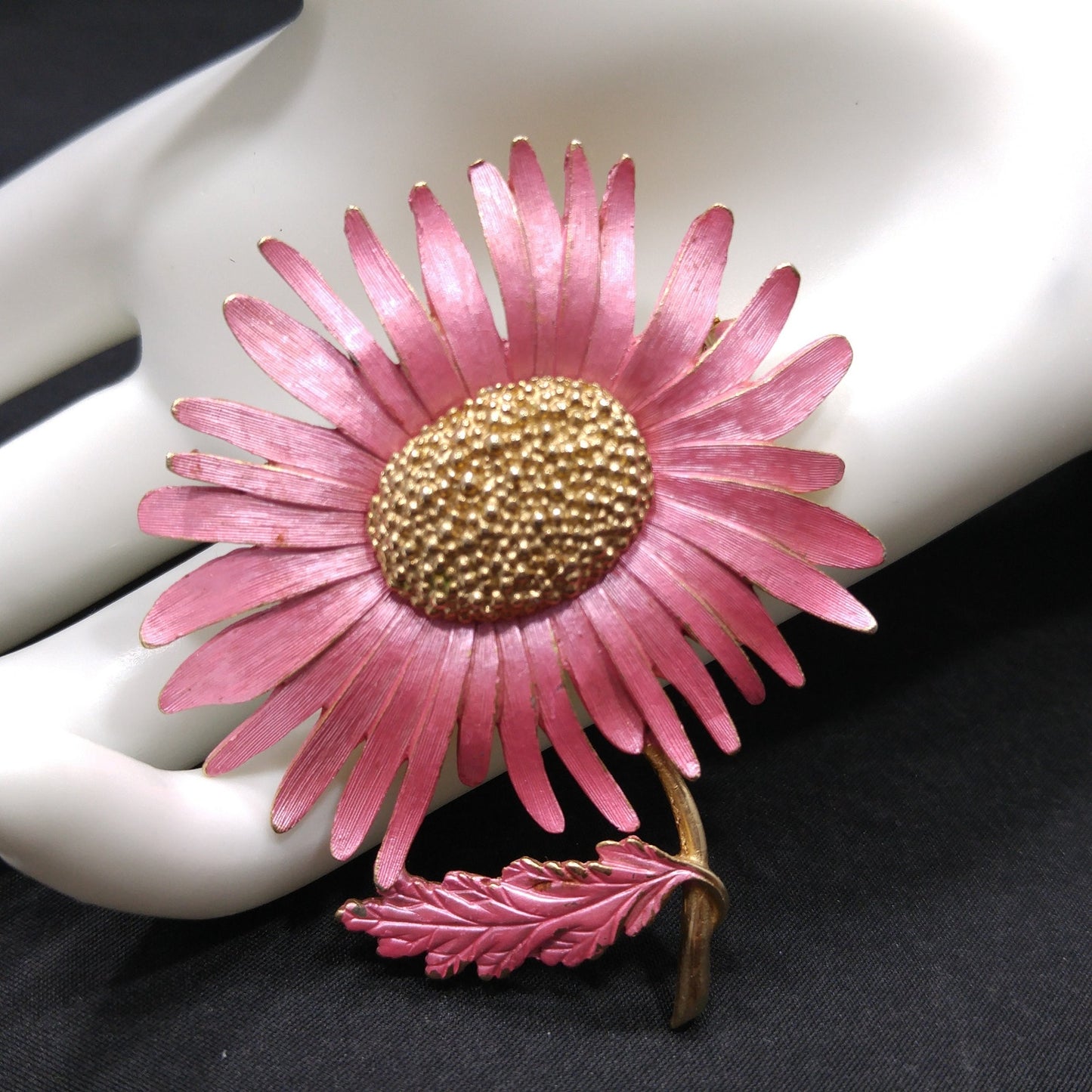 Pastelli Pink Gold Enamel Daisy Brooch, Royal of Pittsburgh, 1960s Vintage Jewelry