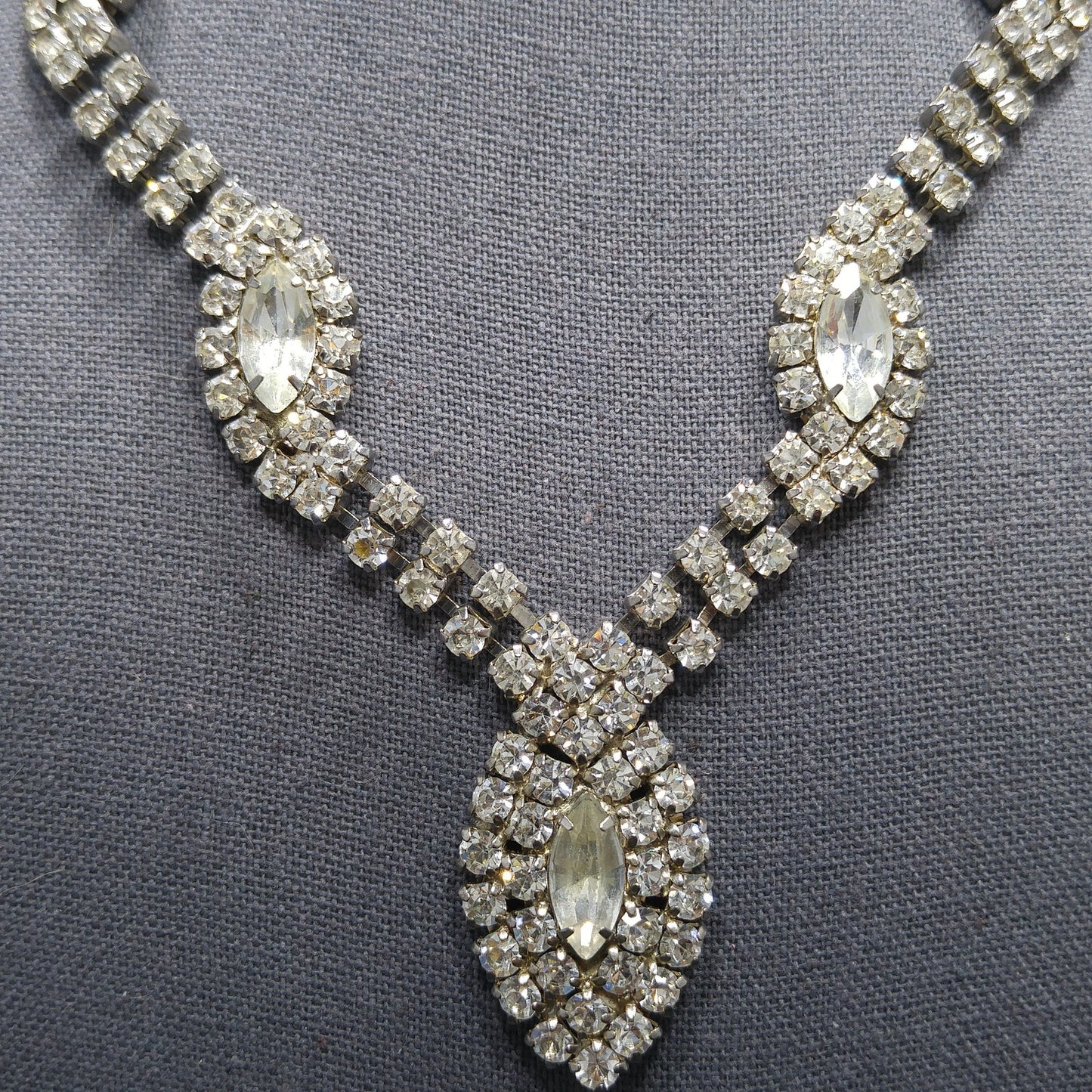 Mid-Century Clear Rhinestone Oval Pendant Necklace, Wedding Necklace, 1950s Vintage Jewelry