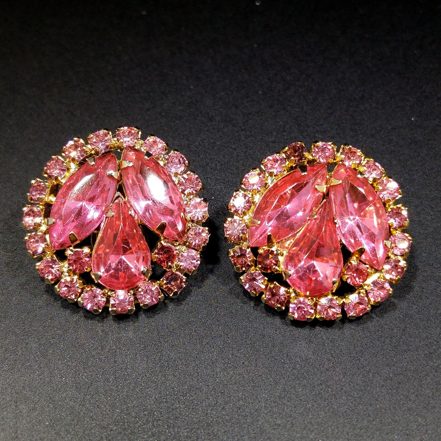 Weiss Pink Rhinestone Brooch & Clip Earrings Set Gold Tone Vintage 1960s