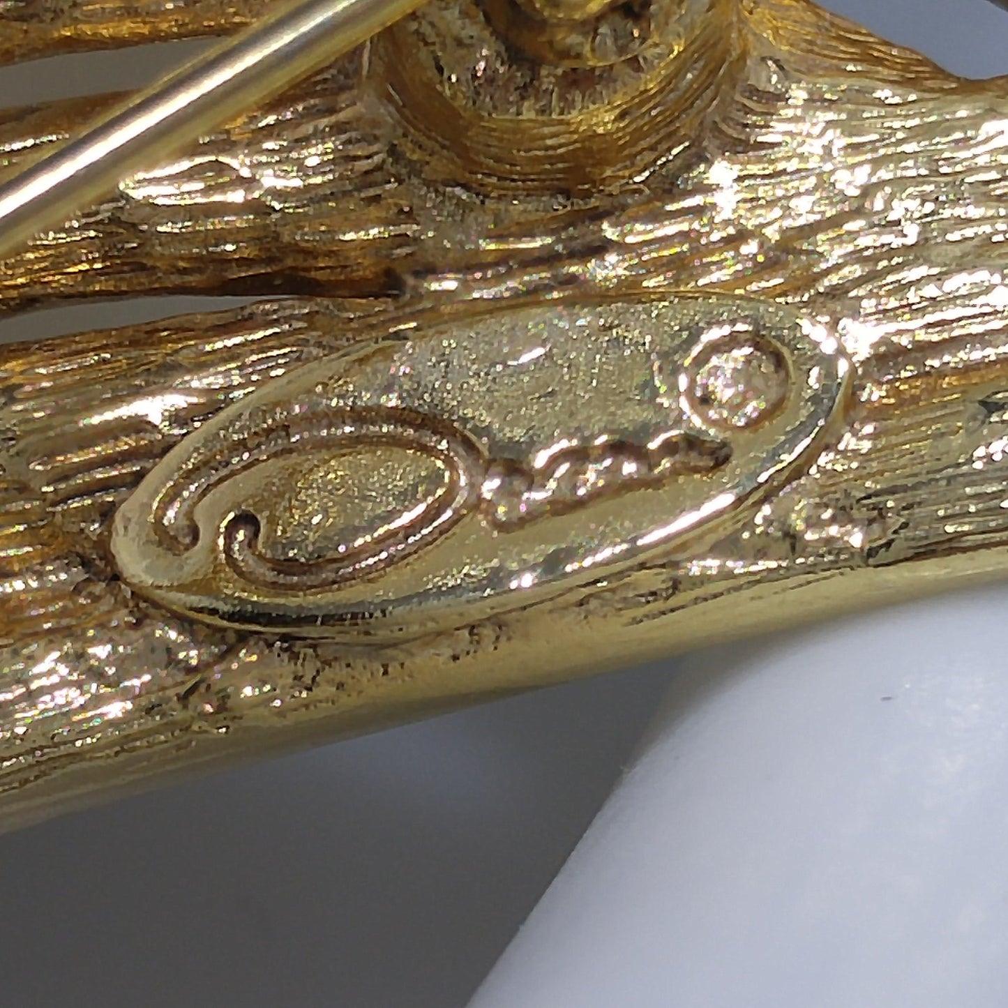 Oscar de la Renta Modern Wide Brooch, Gold Plated, 1980s Vintage Jewelry