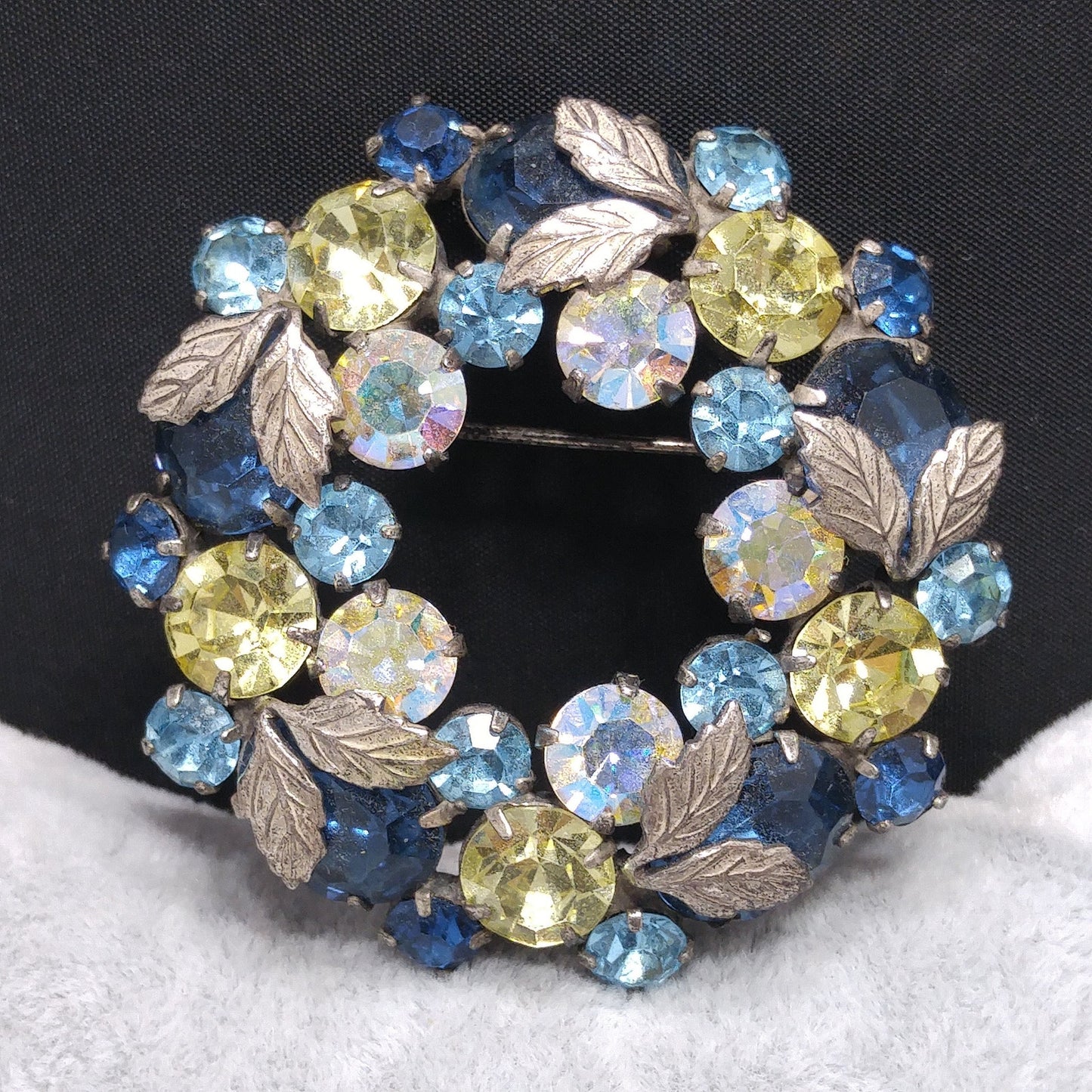 Vintage 1950s Crystal Rhinestone Wreath Brooch – Blue, Yellow, Aurora Borealis – Regency Style