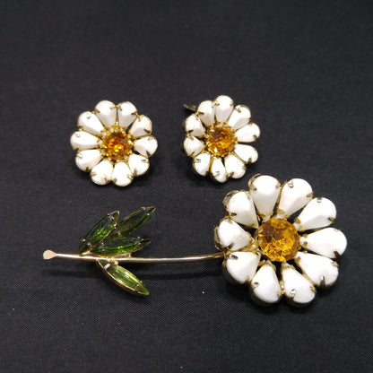 Weiss White Daisy Brooch and Earrings Set – 1950s Milk Glass & Amber Rhinestones